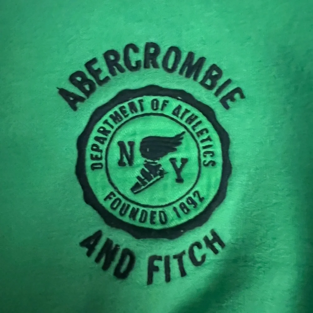 Abercrombie & Fitch Vibrant Green Athletic Top - Picture 2 of 3